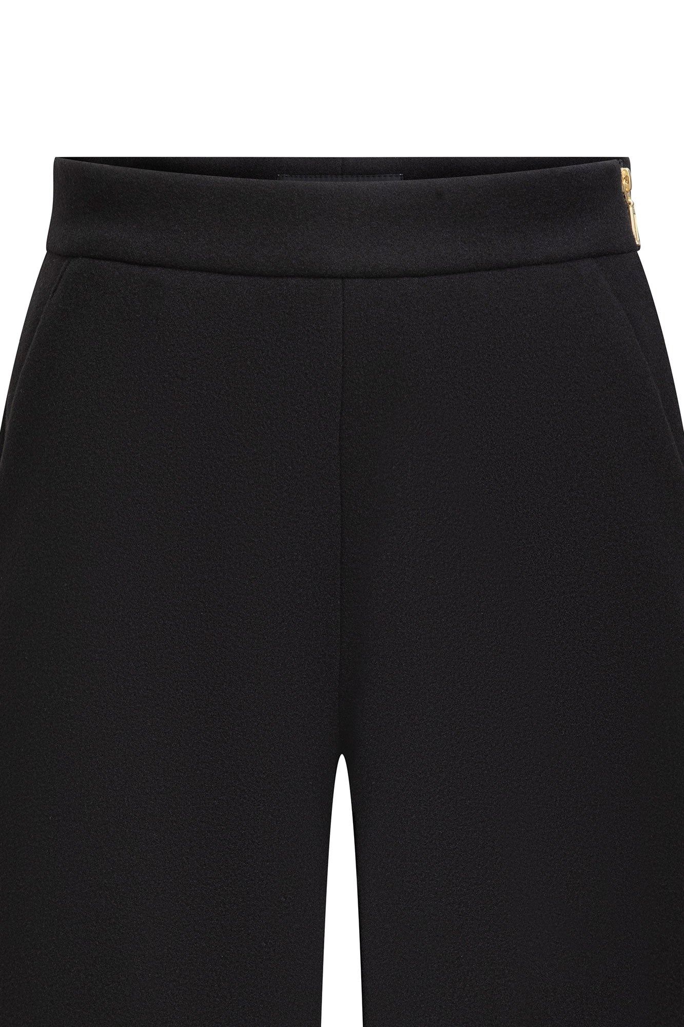 Black Milo Bermudas