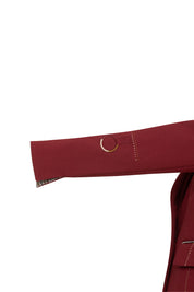 Blazer Juan PP Argollas Vino — close-up of sleeve cuff showing burgundy fabric with cream topstitch along cuff edge, check contrast fabric on cuff underside, sleeve vent, and gold open ring hardware accent near cuff