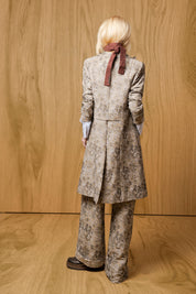 Gabardina Martingala Jackard Taupe