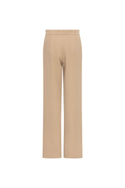 Pantalón Gaby Recto Arena — full back view showing high-rise sand wide-leg straight trousers with clean wide waistband and straight column silhouette from hip to hem