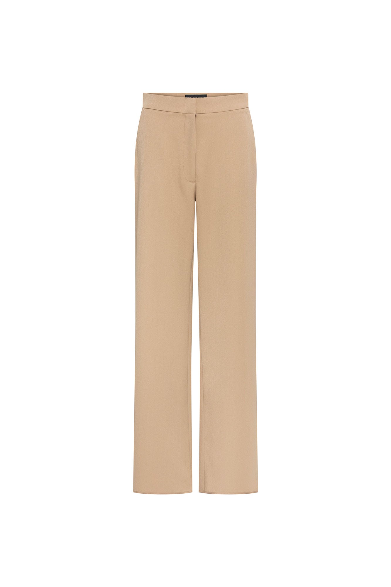 Pantalón Gaby Recto Arena — full front view showing high-rise sand wide-leg straight trousers in smooth structured fabric with clean wide waistband, concealed front placket, and two straight legs falling in an unbroken column from hip to hem