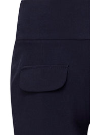 Pantalón Haches Navy — close-up of back waistband and patch pocket showing wide double-panel construction with horizontal seam dividing upper and lower sections, large rounded-corner patch pocket sitting flat on the seat