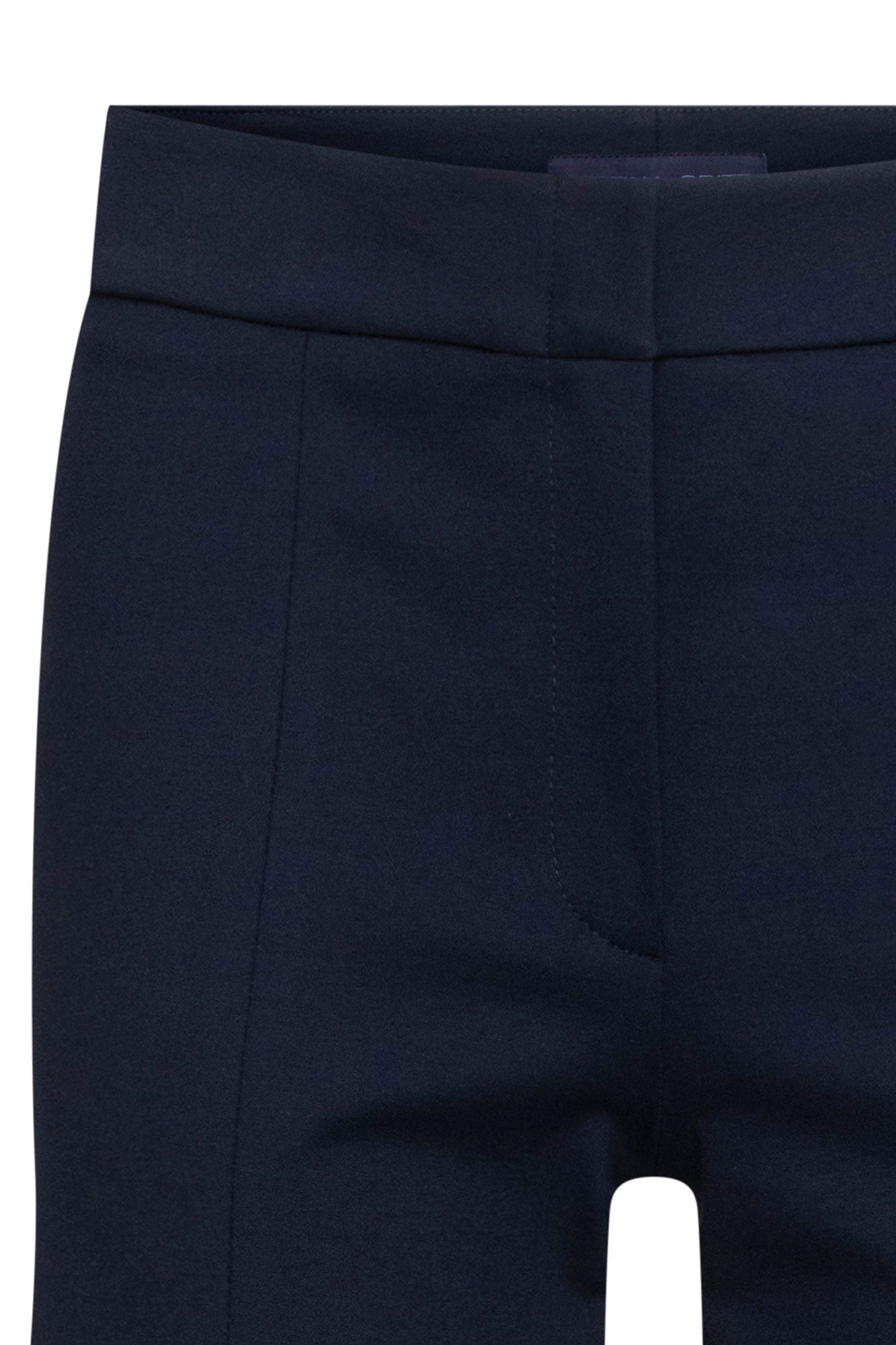 Pantalón Patch Ancho Navy — close-up of waistband and upper leg showing smooth navy structured fabric, clean waistband with no hardware, concealed front placket, and pressed center-front crease running the full length of each leg